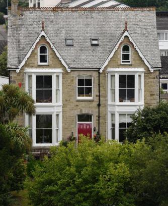 Truro Bed & Breakfast | Cliftons Guest House