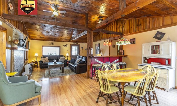 Pine Ridge House | Climb On Inn-RRG- 3BD & 2BA - Outdoor Adventure Paradise- Pet Friendly -Cozy