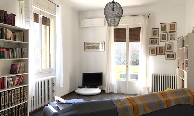 San Donato-San Vitale Villa | CloMoBo Apartment in Villa (with garden)