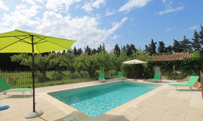 Graveson House | Clos Christol B is a beautiful holiday home for 7 people with private pool in Graveson, Provence.