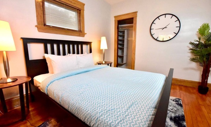 Lakewood Apartment | Close Downtown,Ohio City,Rock Hall,Westside Market