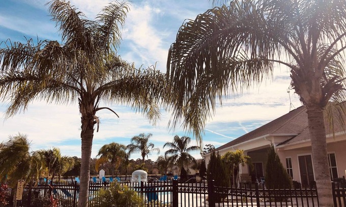Trafalgar Village House | Close, gated, cozy condo 3 bedroom 3 bath. Close to attractions yet peaceful.