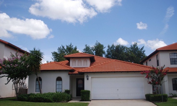 Four Corners Ski Chalet | Close to all resorts, gated 4br 3bth w/Pool/Jacuzzi😎 Perfect for the Parks🌴