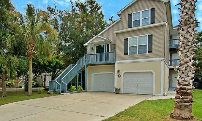 Charleston House | Close to Beach and Downtown Charleston