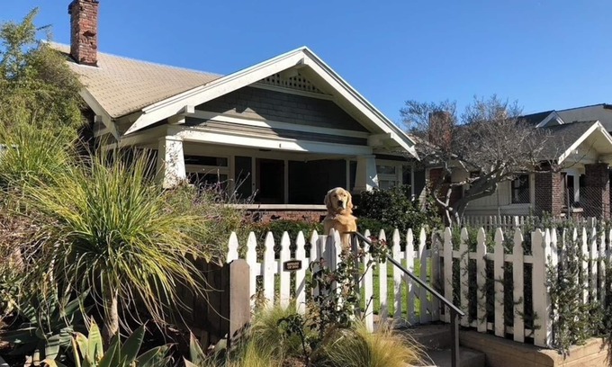 Wilshire Montana House | Close to Beach, Historic Craftsman Bungalow in heart of Santa Monica