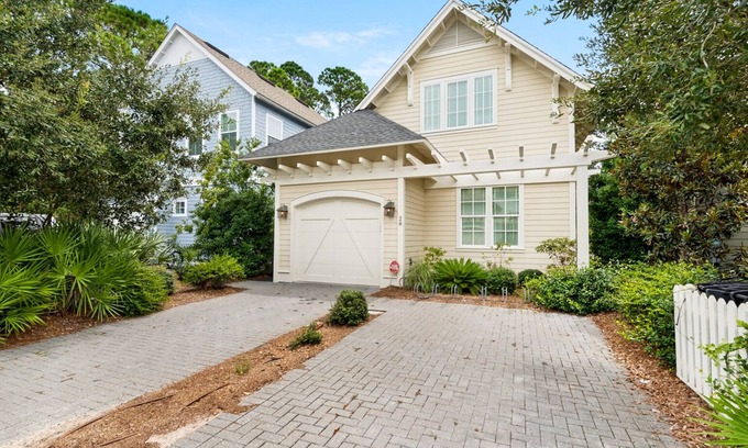 WaterSound West Beach House | ☀️Close to Beach-Bikes-Community Pool-Sunny Side Up