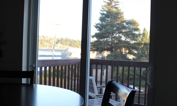 Coos Bay Apartment | Close to beaches, trails, fishing