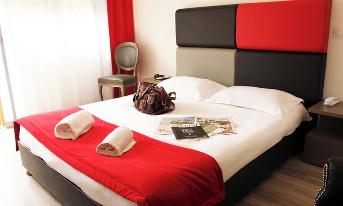 Eguilles Hotel | Close to Cannes and Grand Place! Free Parking & Onsite Pool