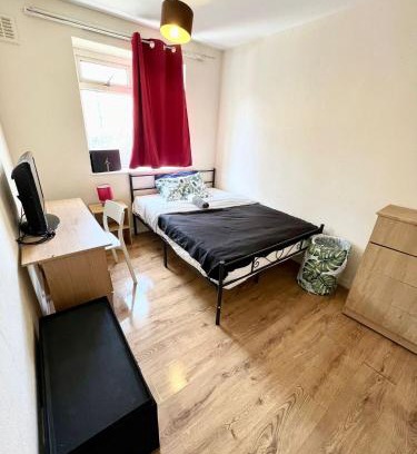 Mile End House | Close to Central London