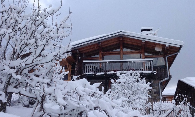 Great Alpine Road Ski Chalet | Close to Courchevel and the 3 valleys, traditional chalet with panoramic view