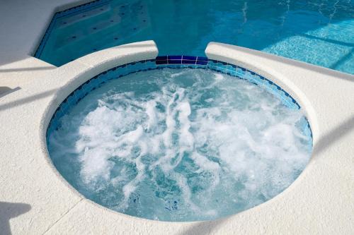 Tivoli Manor House | Close to Disney, pool spa, games room, budget friendly, Posner Park