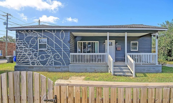 North Charleston House | Close to Downtown Charleston! 4 Bed Retreat