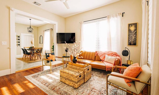 Riverside House | Close to Downtown San Antonio,TX with private backyard and firepit