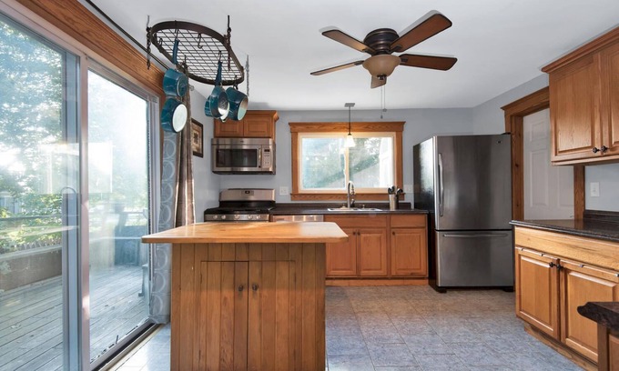 Portland House | Close to downtown with hot tub!