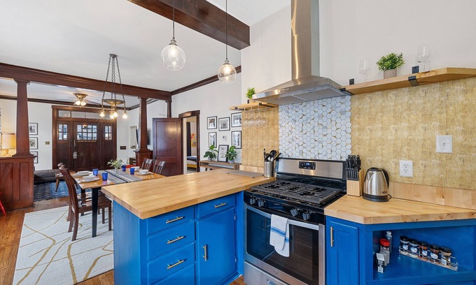 Cooper-Young Historic District House | CLOSE TO EVERYTHING! Midtown Charmer with Pop! of Style and Room for 8