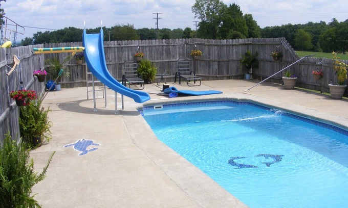 Hico House | Close to everything Whitewater! Inground pool-hot tub-fire pit-basketball ct.!