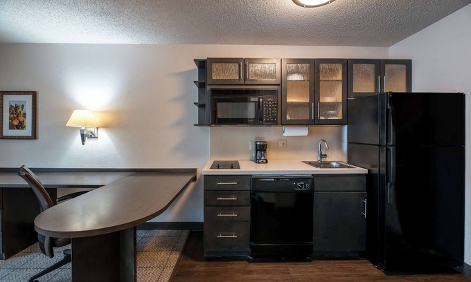 Fossil Creek Resort | Close to Fort Worth Museum of Science and History! 4 Contemporary Units, Parking