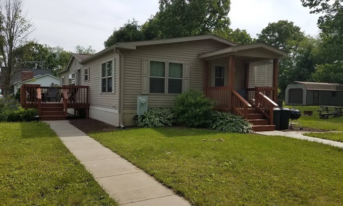 Markleton Cottage | Close to GAP Trail (3 mi), Ohiopyle (18 mi) & 7 Springs (15 mi)