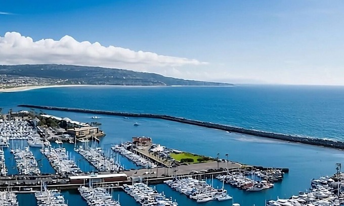 South Redondo Hotel | Close to Hermosa Beach Pier! 2 Comfortable Units with Balcony, Pets Allowed