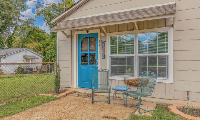 East Florence House | Close to Hospital and Downtown, Eastside Bungalow, Dogs Welcome + Fee