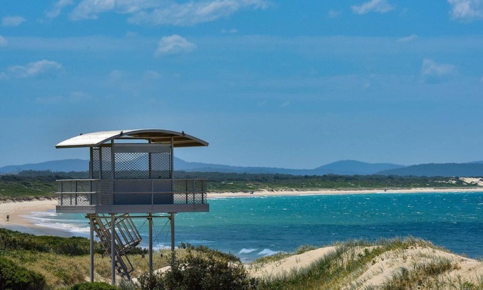 Hawks Nest House | Close to Jimmys Beach