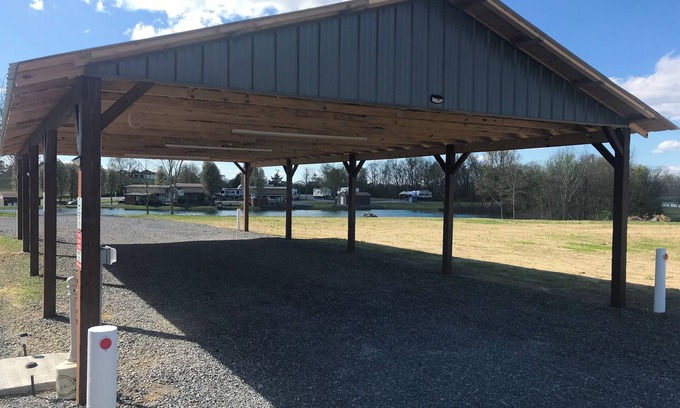 Albertville House | Close to Lake G’VILLE 3-BR house with AC, BOAT BARN-24’x48’, WiFi in Albertville