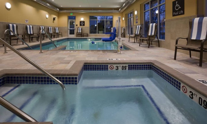 Kutzky Park Hotel | Close to Rochester International Airport! Free Hot Breakfast, Indoor Pool!