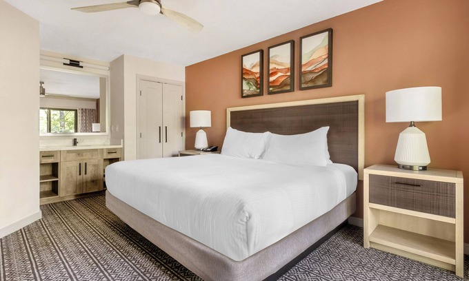Sapphire Resort | Close to Seasonal Ski Areas! Free Parking, 3 Pools, Jacuzzi and Sauna