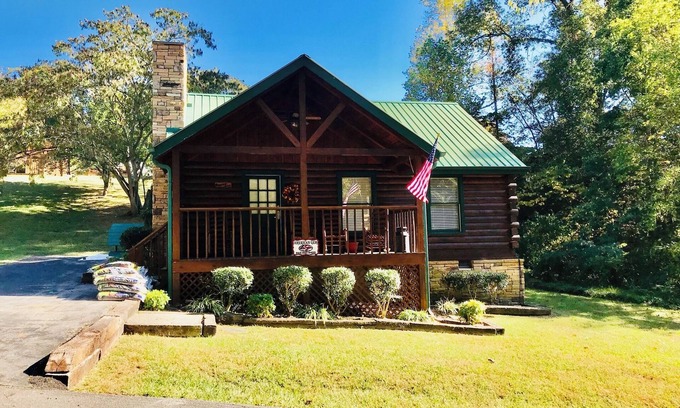 Sevierville Cabin | Close to Sevierville Convention Center, Wilderness Resort, downtown Sevierville!