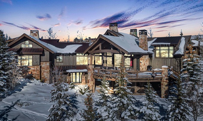 Park City House | Close to Ski, Main Street, Free Resort Shuttle with 5 star Amenities. Family Dream Home!