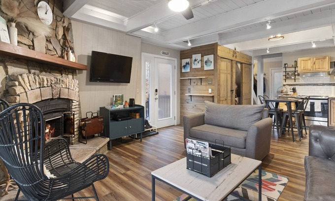 Cataloochee Ranch Ski Chalet | Close to Skiing & nestled between the Blue Ridge & Smoky Mountains~Pet Friendly!