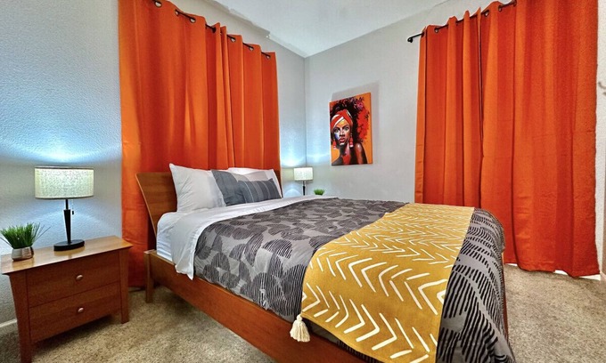 North Natomas House | Close to SMF-Comfortable King Mattress-Garage Park