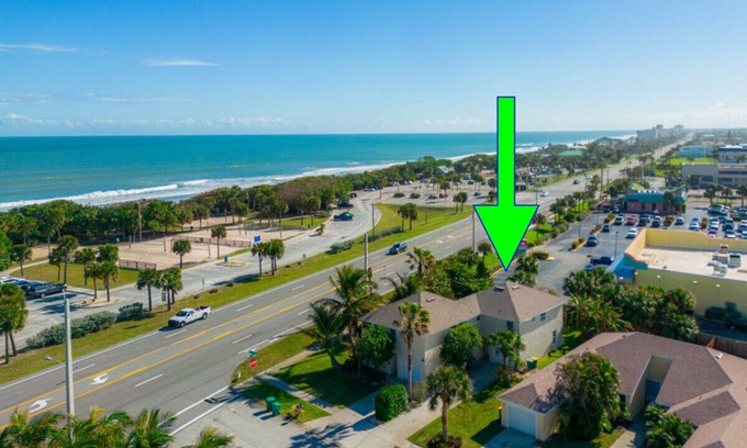 Indialantic House | Close to the Beach 3 BR 2 BA Relaxing Townhome - Dog Friendly