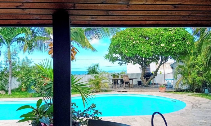 Saint-Paul House | Close to the beach, house with large swimming pool, ideal for family/friends, sea view.