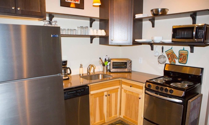 Mountain Rest Apartment | Close to the Chattooga, outdoor adventures and Chattooga Belle Farm!