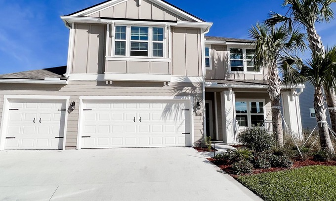 St. Augustine House | Close to the beach & downtown + pool, gym & playroom