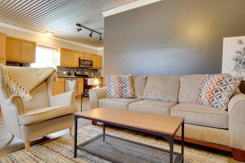 Greenwood Apartment | Close to Uptown and Hospital Greenwood Studio