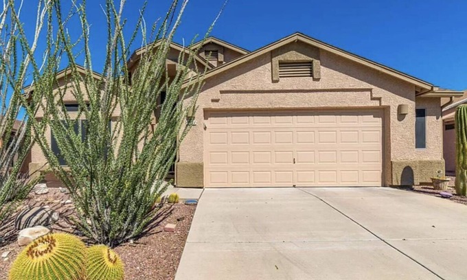 Tucson House | Closed by I-10, airport, Air and Space museum, downtown and UoA