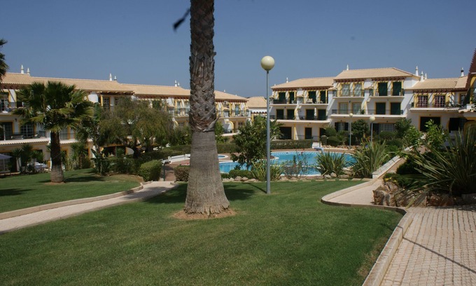 Guia Condo | Closed Condominium in the center of Guia in Albufeira