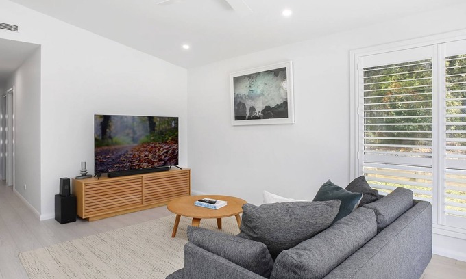 St. Georges Basin House | Clovelly - Pet friendly 3 bedroom home - Book 3 nights, pay for 2!