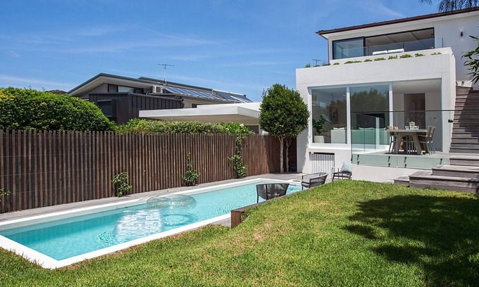 Clovelly House | Clovelly Poolside IH