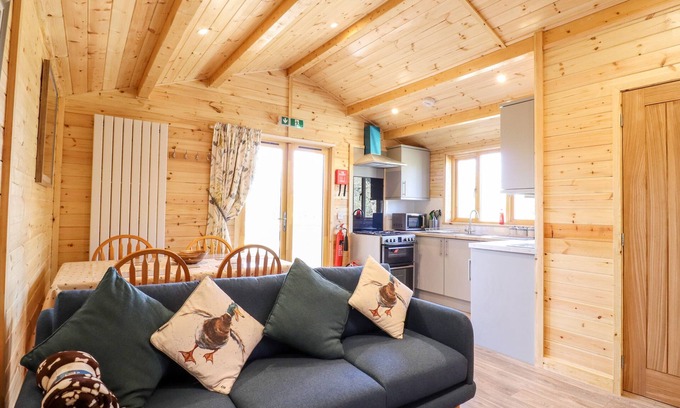 Theberton Cottage | Clover Lodge
