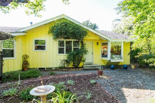 Cloverdale House | Cloverdale Creekside Retreat