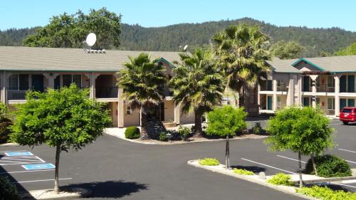 Cloverdale Hotel | Cloverdale Wine Country Inn & Suites