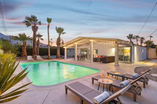 Racquet Club Estates House | Club 915 Getaway- Pool BBQ and Pet Friendly