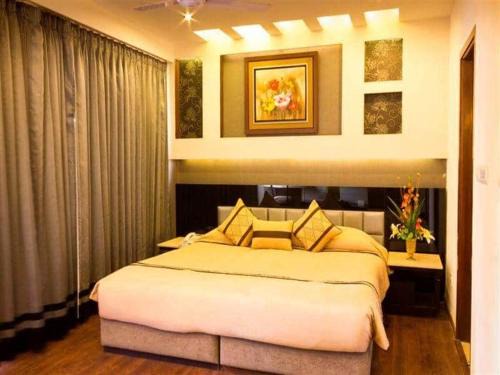 DLF City Hotel | Club Florence