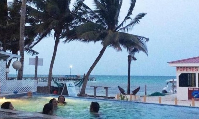 Caye Caulker Hotel | Club Rooms At Popeyes Beach Resort
