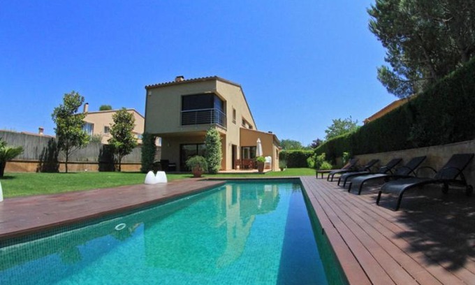 Mont-Ras Villa | Club Villamar - Starck