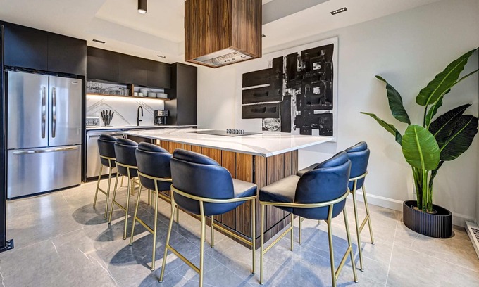 Pointe-Saint-Charles Condo | CLUBHAUS Executive Penthouse, Private Rooftop, Sleeps 12+