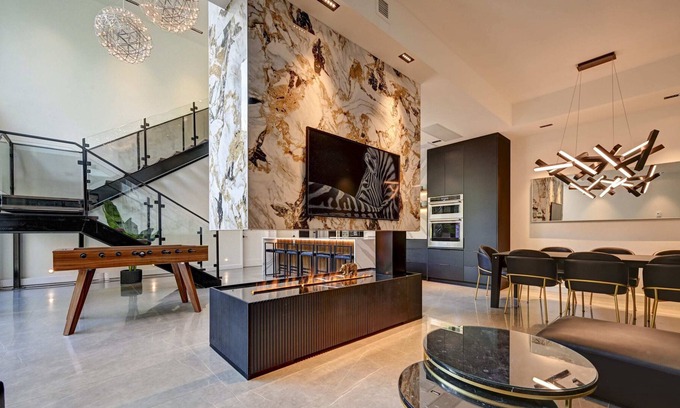 Pointe-Saint-Charles Condo | CLUBHAUS VIP Suite, Private Hot Tub, Sleep 16